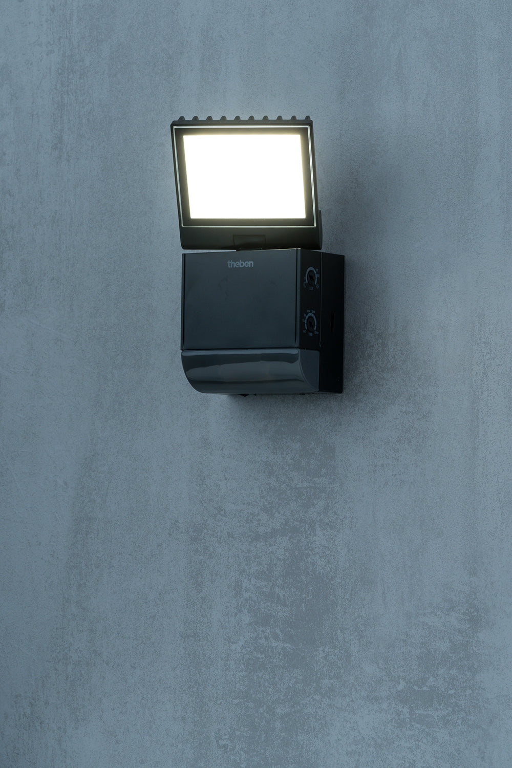 THEBEN LED-Strahler mit Bewegungsmelder, schwarz, 4000 K, 900 lm THEBEN LED-Strahler mit Bewegungsmelder, schwarz, 4000 K, 900 lm